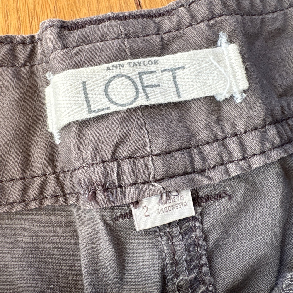 Bundle Of Old Navy Khaki Shorts And Grey Loft Shorts - Picture 3 of 3